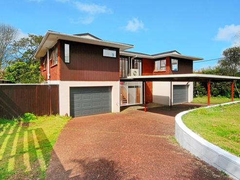 111 East Coast Road, Castor Bay