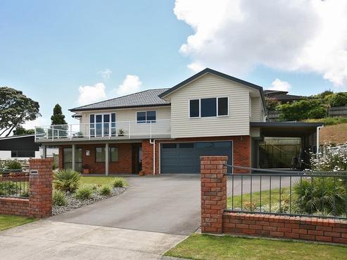 15 Redwood Crescent, Hurdon