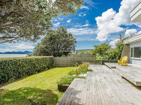 25 Wellington Road, Paekakariki