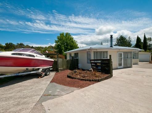 55 Stott Avenue, Birkdale