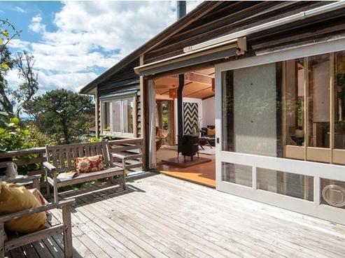 54 Peter Terrace, Castor Bay