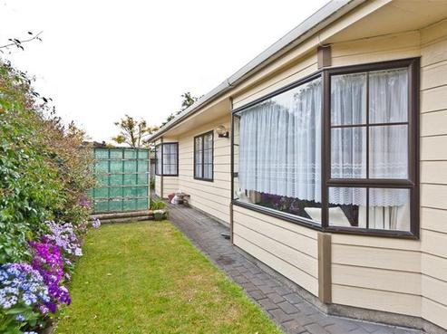8B Bullock Drive, Springvale