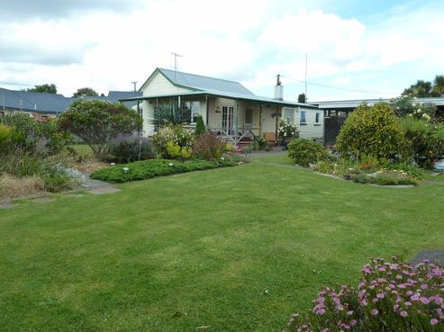 61 Ferry Road, Clive