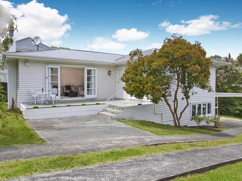 9 Derwent Crescent, Titirangi