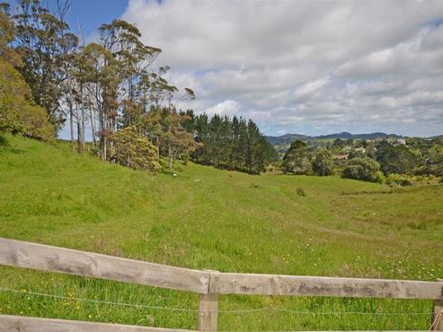 18 Waitakere Road, Waitakere