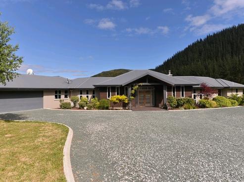 9 Mead Road, Brightwater