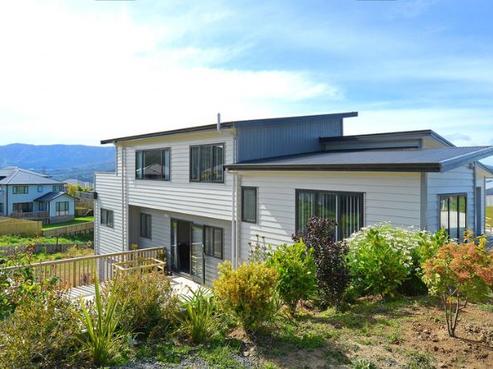 11 Ronald Scott Grove, Riverstone Terraces