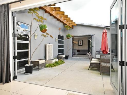 16 Shalimar Place, Huntington