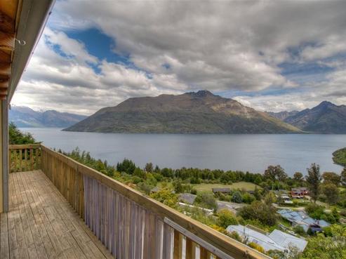 34A Mackinnon Terrace, Fernhill/Sunshine Bay