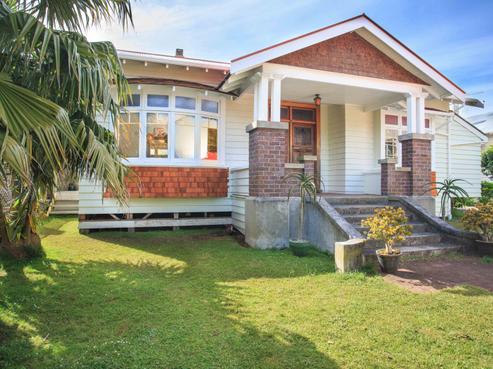 2 Crescent Road, Epsom