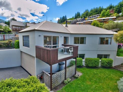 2 Mackinnon Terrace, Fernhill/Sunshine Bay