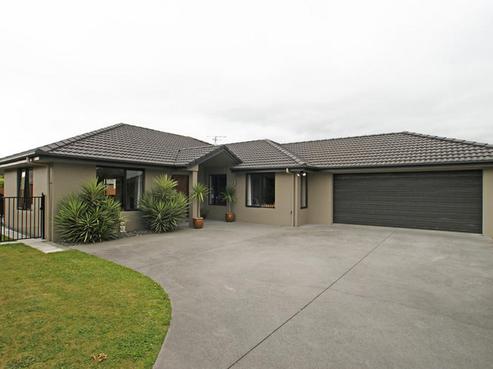 7 Ravenscourt Place, Huntington