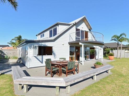 8 Cayman Court, One Tree Point