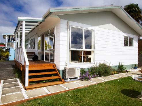 8B Robin Hood Place, Onerahi