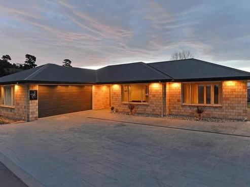 52 Ngawhatu Road, Stoke