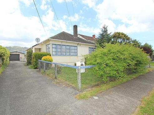 48 Athlone Crescent North, Avalon