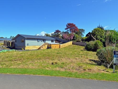 12 Clearwater Street, Broad Bay