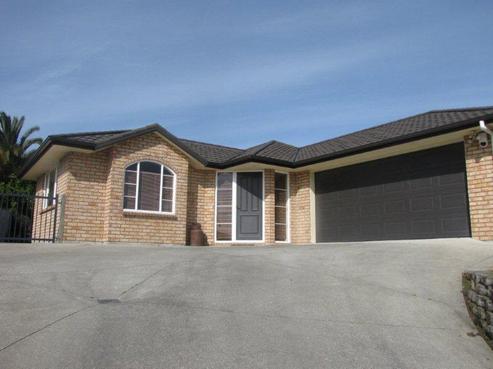 14 Four Oaks Place, Pukekohe