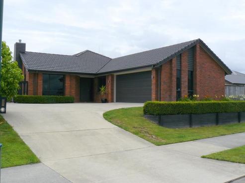 87 Saint James Drive, Huntington