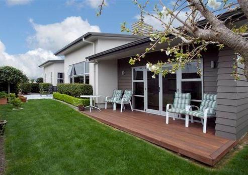 16 Compton Grove, Huntington