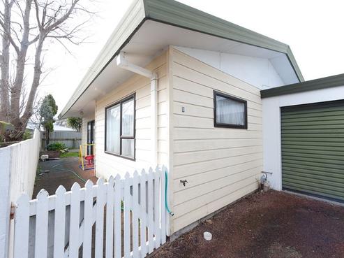 100D Somerset Road, Springvale