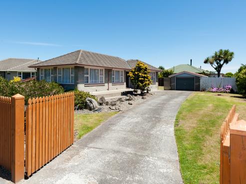 25 Damien Place, Bromley