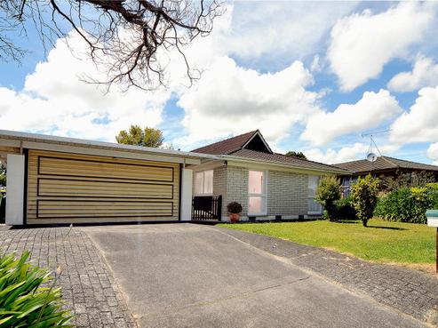 8 Booralee Avenue, Botany Downs