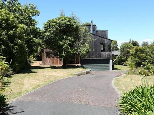 2/7 Whakamoenga Point, Acacia Bay