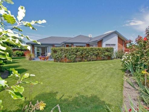 17 Hyatt Grove, Greenmeadows
