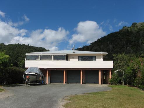 1112 State Highway 30, Tikitere