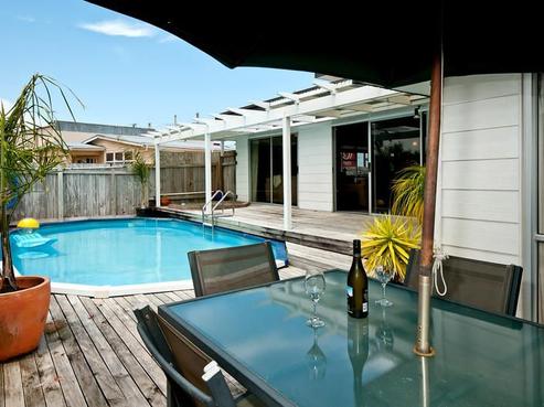 607 Beach Road, Rothesay Bay