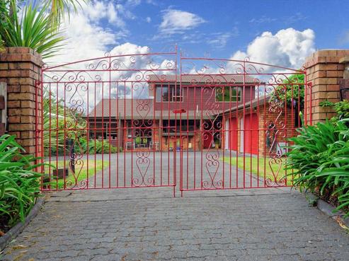 93 Daffodil Street, Titirangi