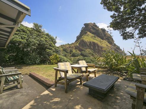 65 Marine Parade North, Piha