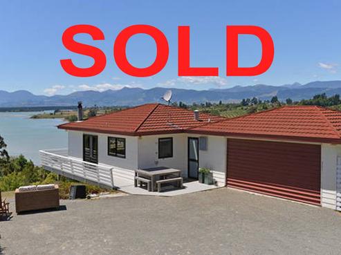 6 Bronte Road East, Mahana