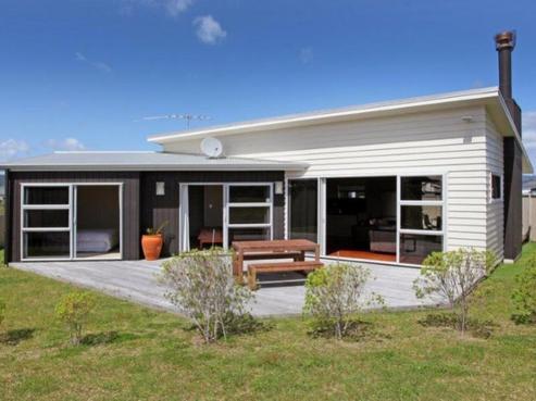 129 The Fairway, Matarangi