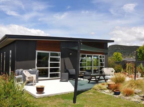 1 Sherwin Avenue, Albert Town