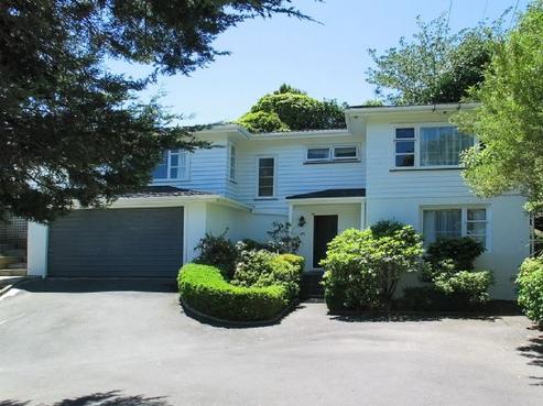 6 Churchill Drive, Wilton