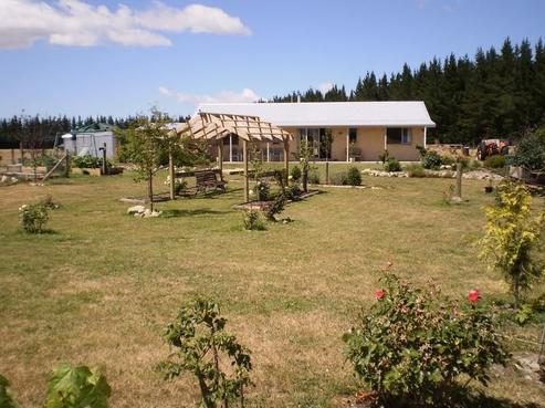 222 Foothills Road, Okuku