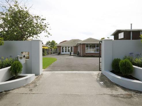 390 Memorial Avenue, Burnside