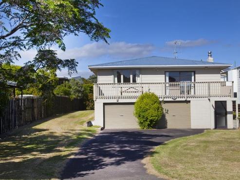 711 Ocean Road, Whangamata