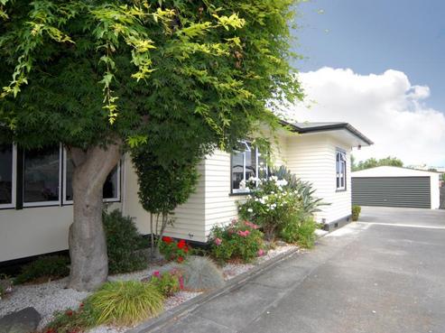 320 Frimley Road, Frimley