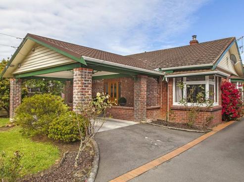 82 Wyndrum Avenue, Waterloo