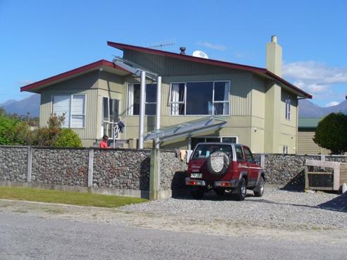 22 Johnston Crescent, Haast