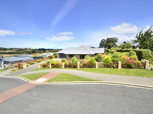2 Holyport Close, Fairfield