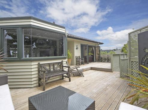 74 Derwent Crescent, Titirangi