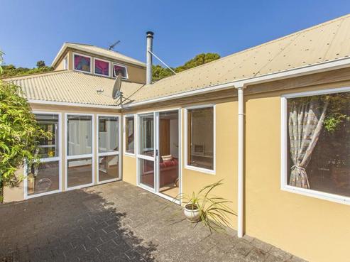 1/196 Dowse Drive, Maungaraki