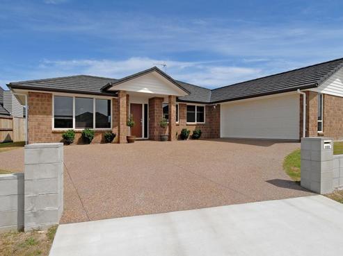 192 Saint James Drive, Huntington