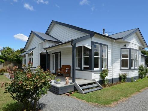 16 Naples Street, Martinborough