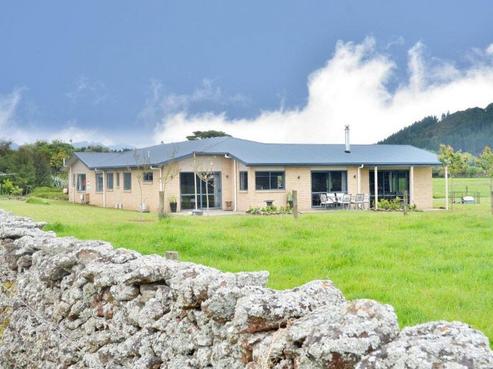 62 Tauraroa Road, Maungakaramea