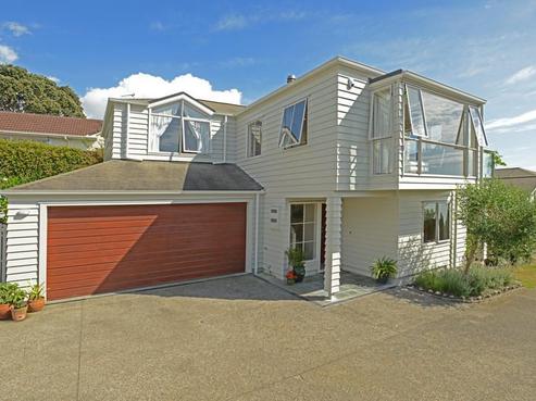 2/136A Beach Road, Castor Bay